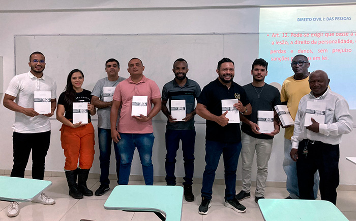 Curso de Direito - Entrega do livro Vade Mecum aos calouros